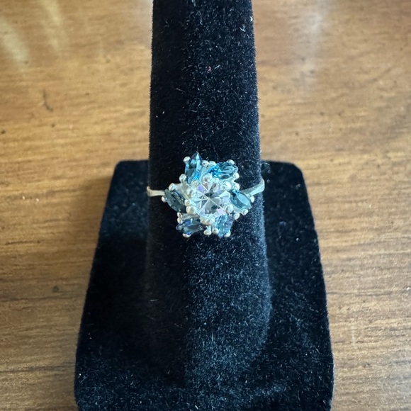 Elegant Silver 925 and Blue Gemstone Ring - Picture 4 of 7